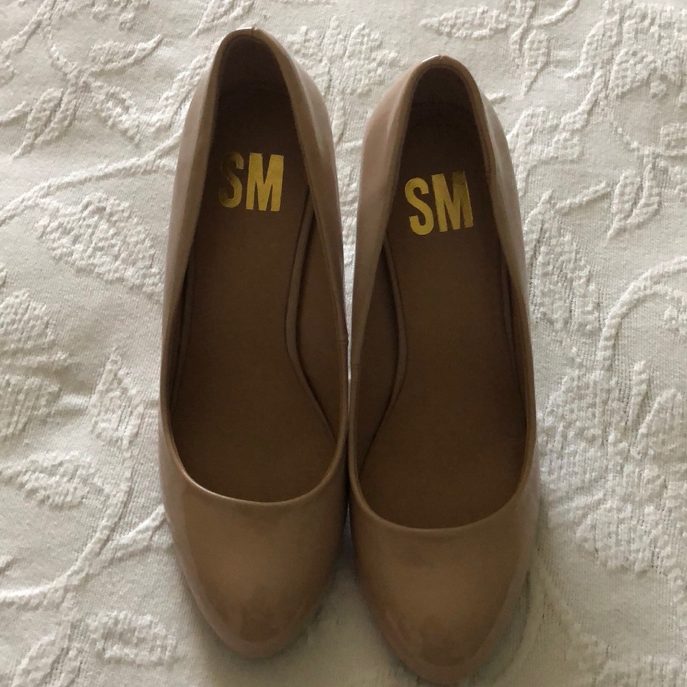 NWT Steve Madden neutral heels.